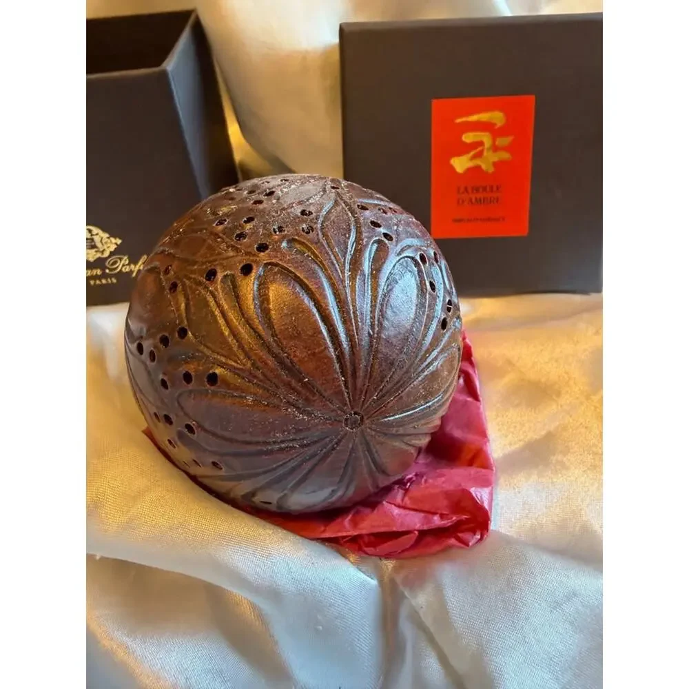 Elegant and rare L'Artisan Parfumeur La Boule d'Ambre (Amber Ball) diffuser.